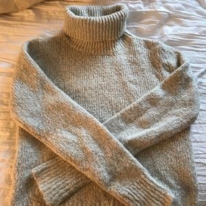 Brandy Melville turtle neck sweater